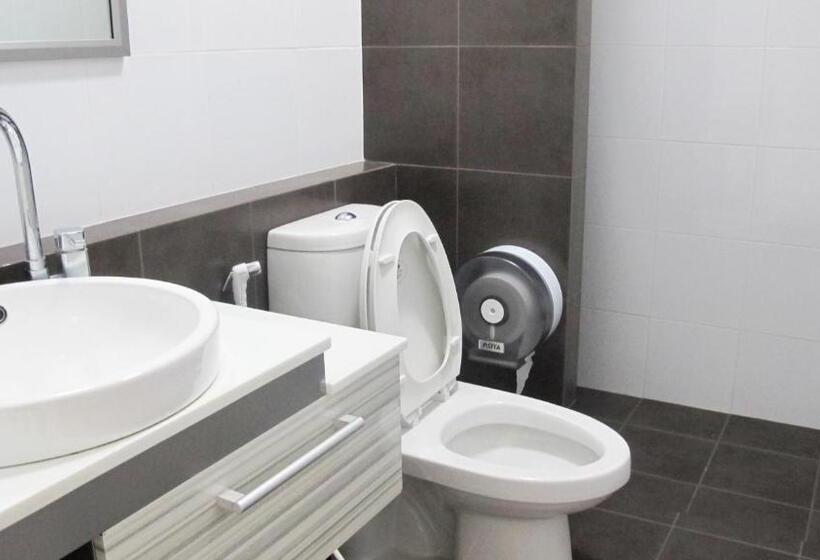 اتاق لوکس با بالکن, Sleepy And Homey Don Mueang Airport Hostel