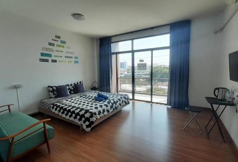 اتاق لوکس با بالکن, Sleepy And Homey Don Mueang Airport Hostel
