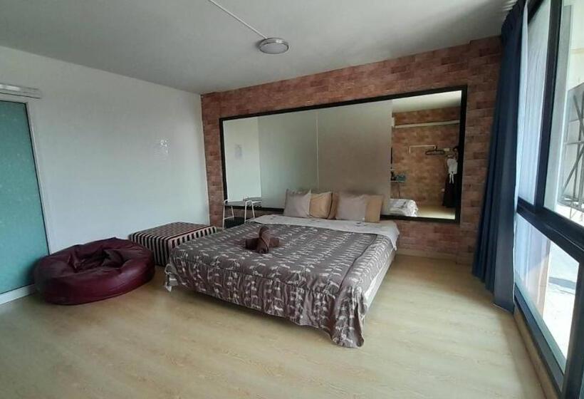 Standard room with outdoor bath, Sleepy And Homey Don Mueang Airport Hostel