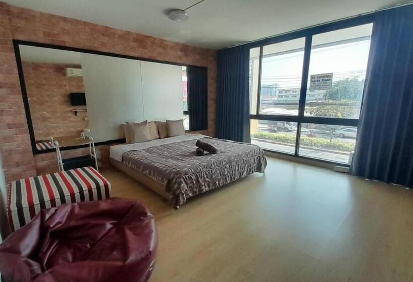 Standard room with outdoor bath, Sleepy And Homey Don Mueang Airport Hostel