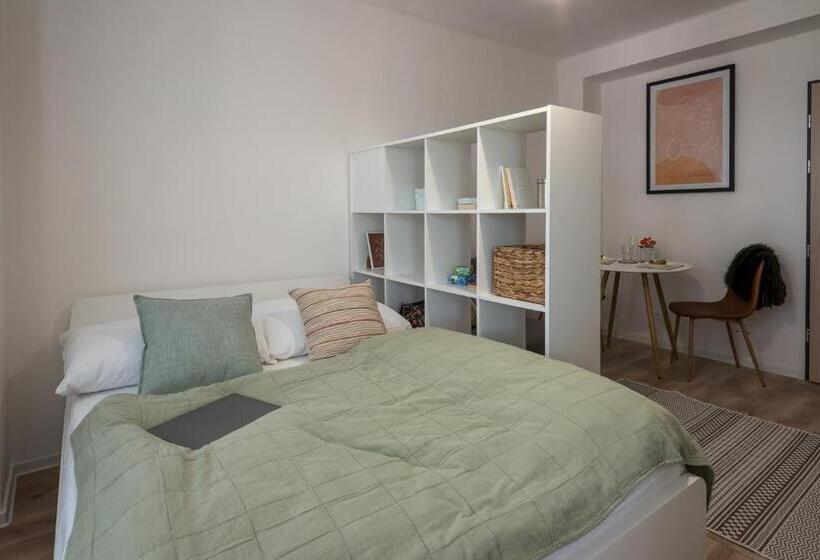 آپارتمان 1 خوابه با بالکن, Symple Apartments