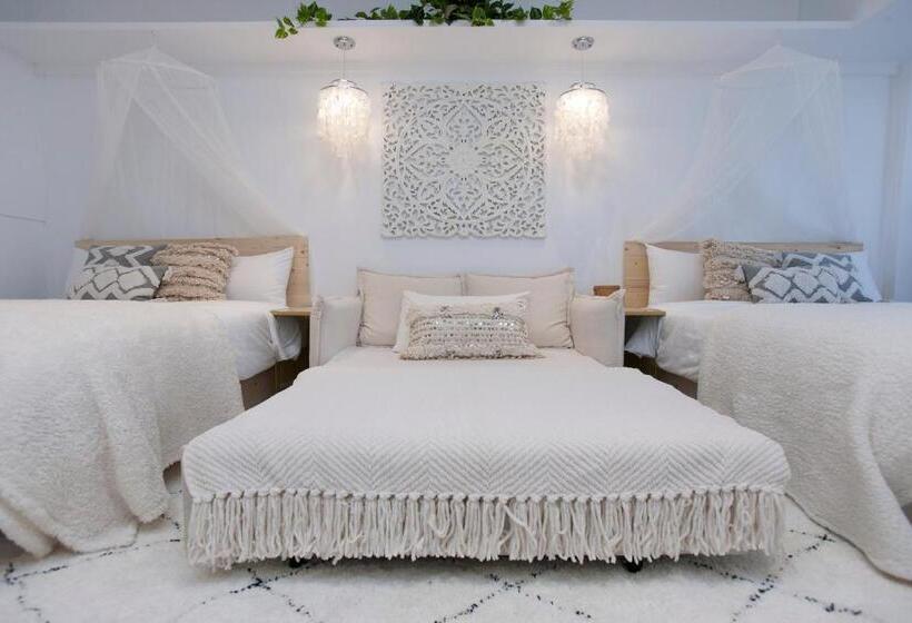 استودیوی سوپریور, 小所在 Urban Abode 所在行旅
