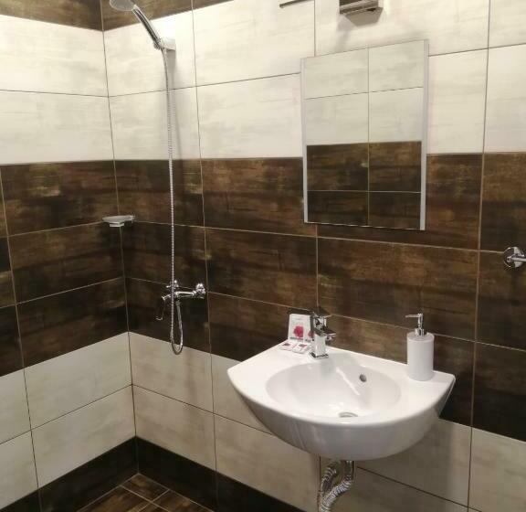 スタンダードインサイドビュールーム, La Piazza