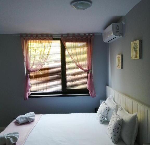 スタンダードインサイドビュールーム, La Piazza