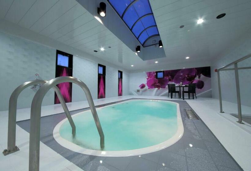 جناح مطلّ علي حمام السباحة, Sweet Season L