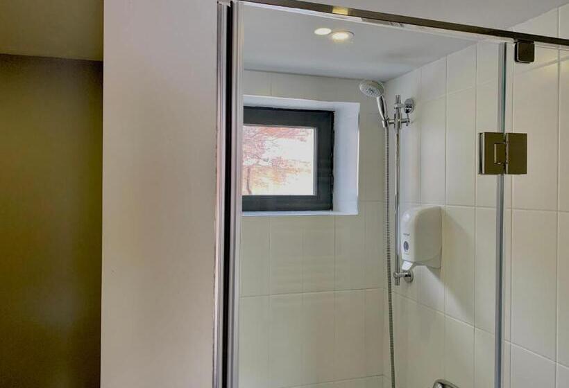 جناح عائلي, Vardeni Guesthouse