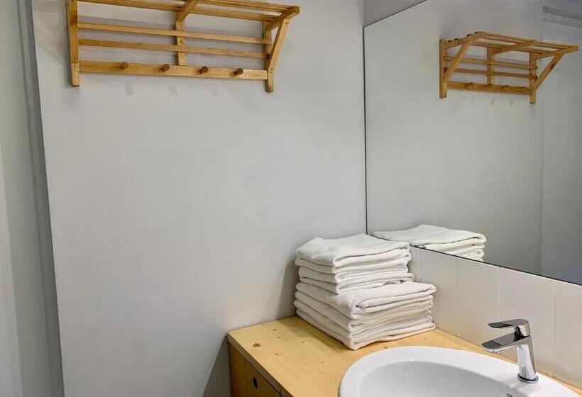 جناح عائلي, Vardeni Guesthouse