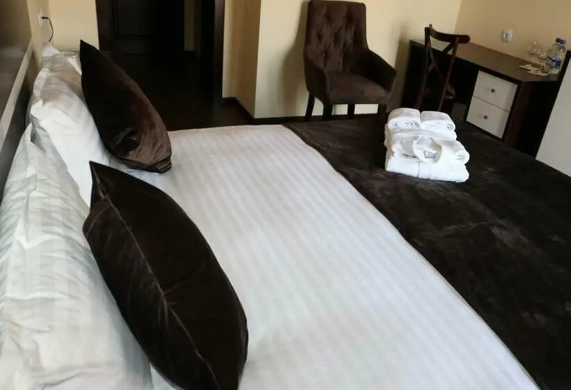 キングサイズベッドのスタンダードルーム, Marhabo Hotel Palace