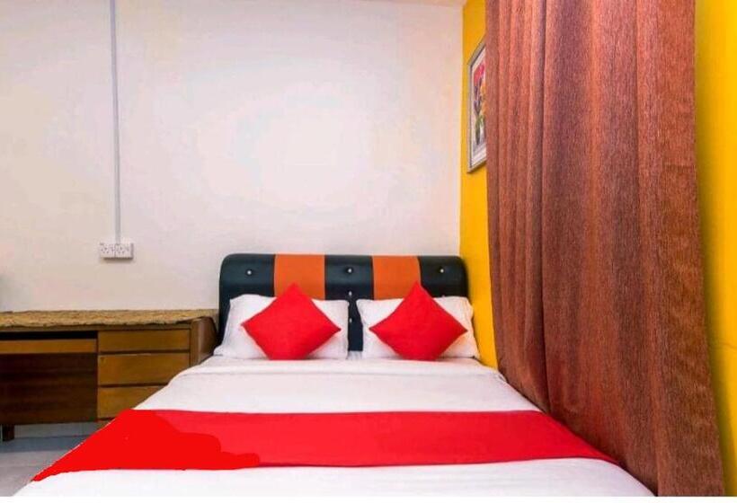 غرفة قياسية ثلاثية, Jerai Ct Inn