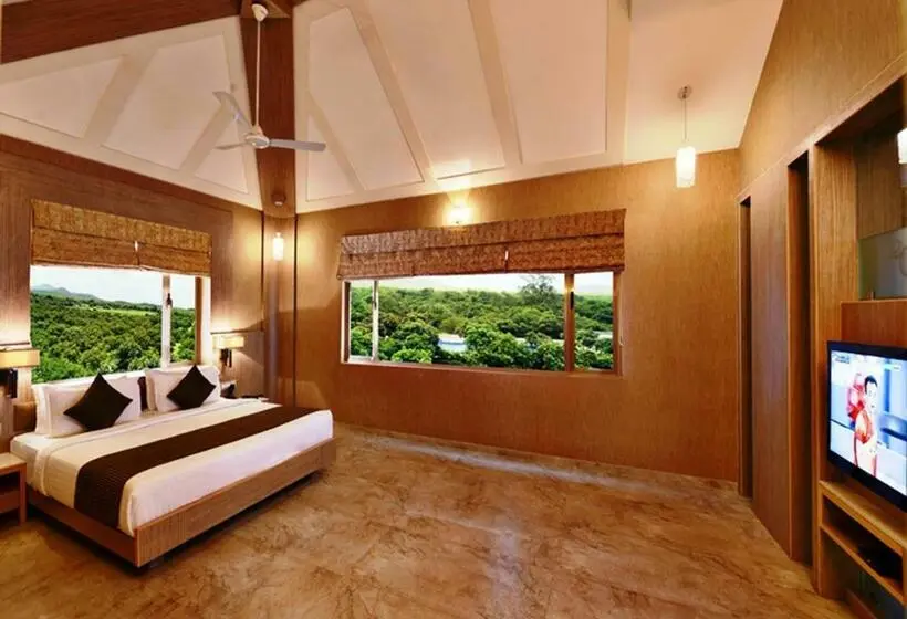 スタンダードスタジオ, Sarovar Portico Sasangir