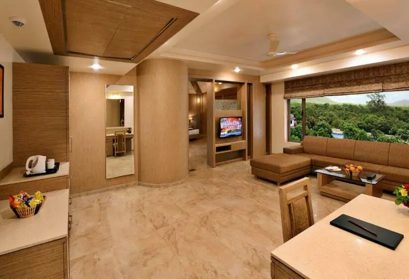 スイート, Sarovar Portico Sasangir