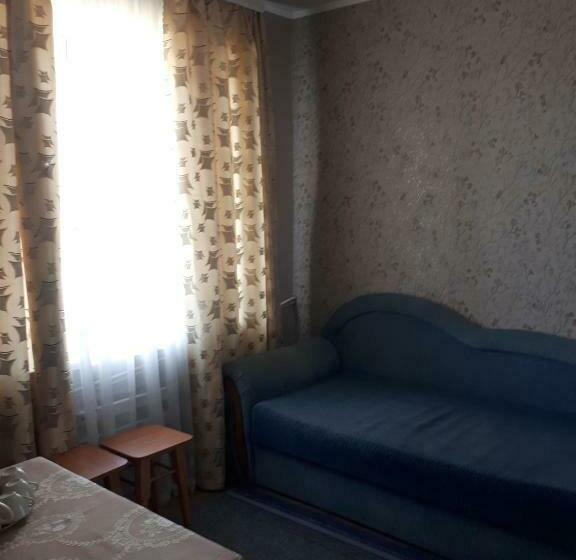 اتاق راحتی سه تخته, Gostynnyi Dvir