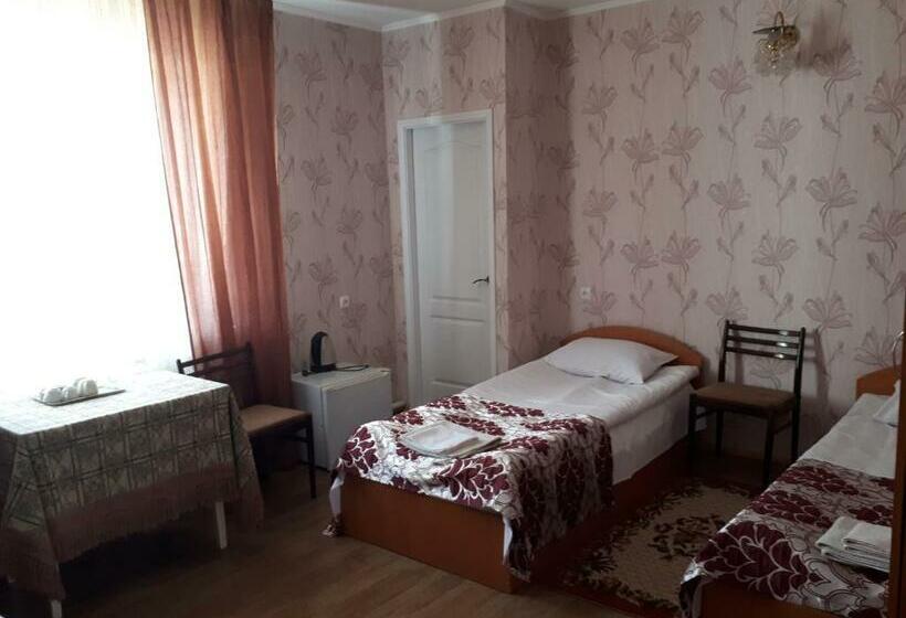 اتاق راحتی سه تخته, Gostynnyi Dvir