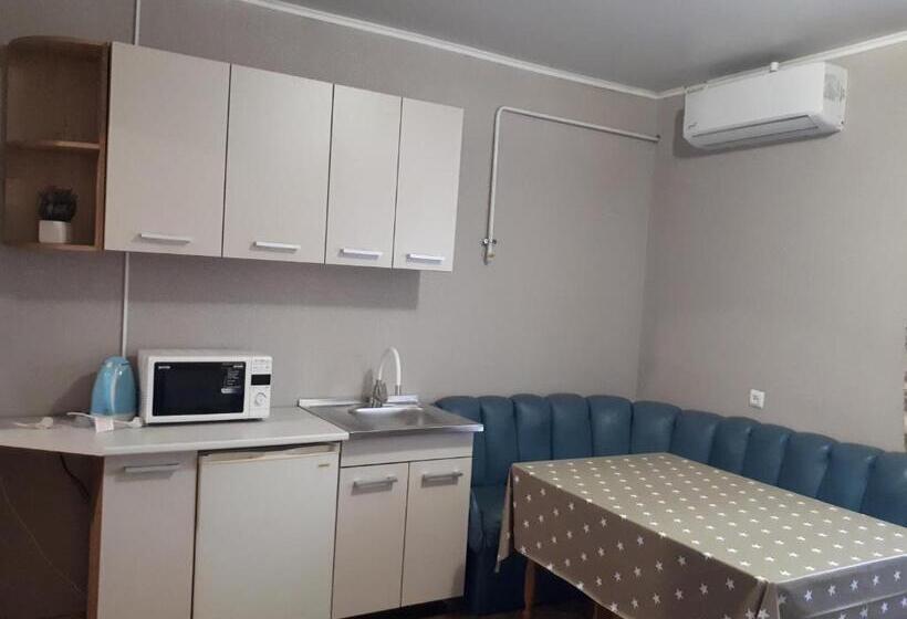 اتاق راحتی سه تخته, Gostynnyi Dvir