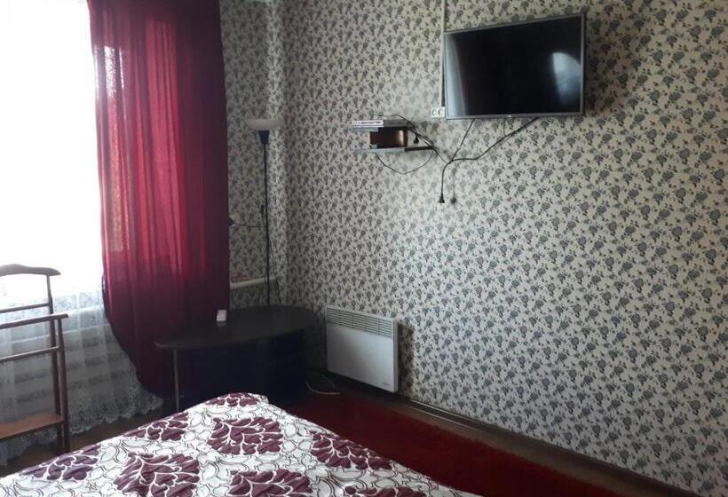 اتاق راحتی سه تخته, Gostynnyi Dvir