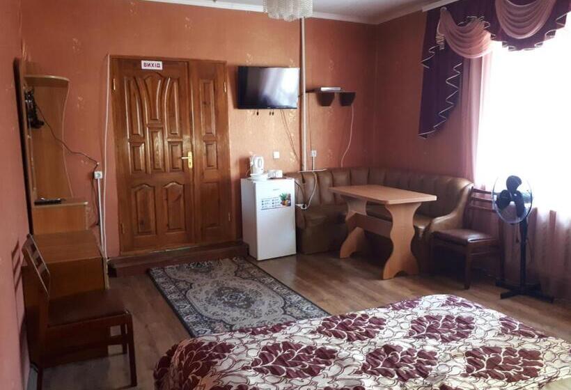 غرفة قياسية, Gostynnyi Dvir