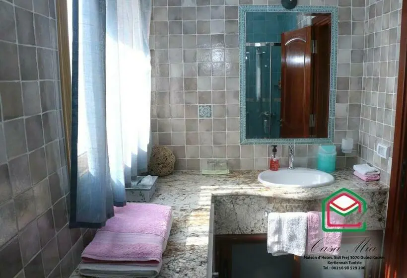 اتاق خانوادگی با چشم‌انداز دریا, Casa Mia