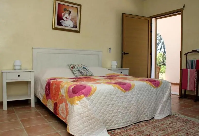 اتاق لوکس با چشم‌انداز دریا, Casa Mia