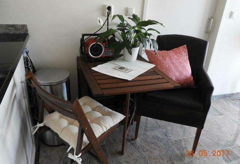 标准间, Romala's Home