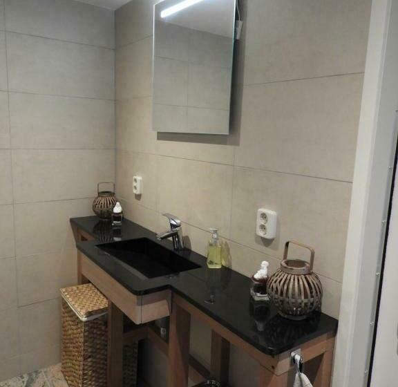 标准间, Romala's Home