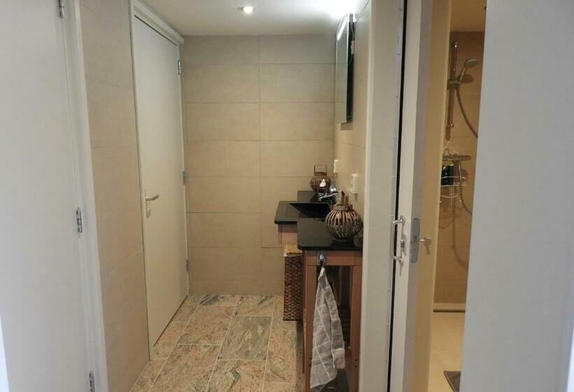 标准间, Romala's Home