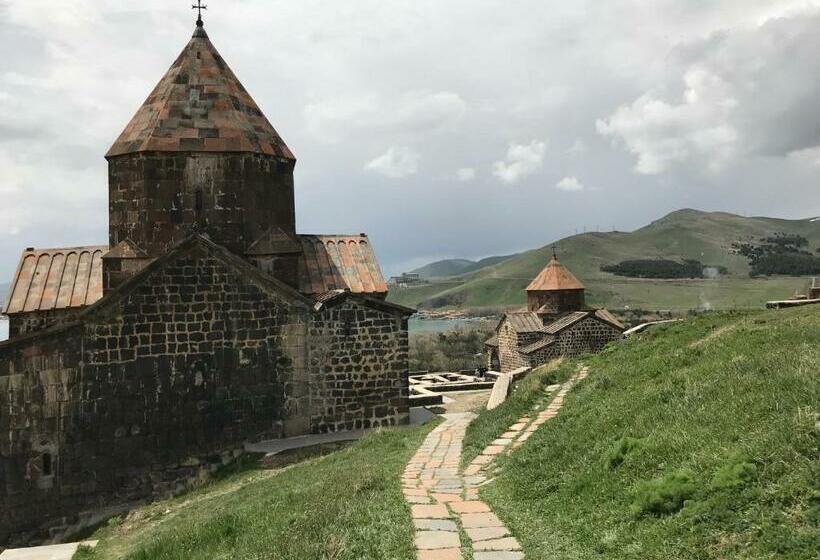 اتاق خانوادگی, Armenia Vansevan