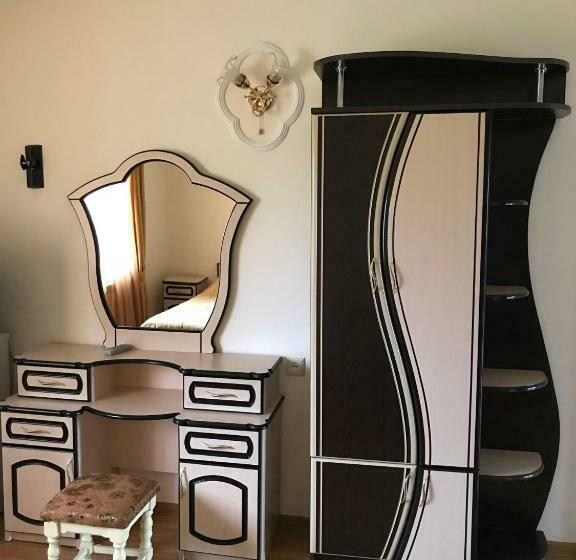 اتاق لوکس, Armenia Vansevan