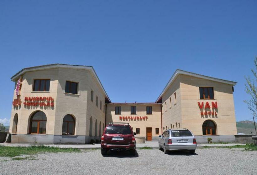 اتاق لوکس, Armenia Vansevan