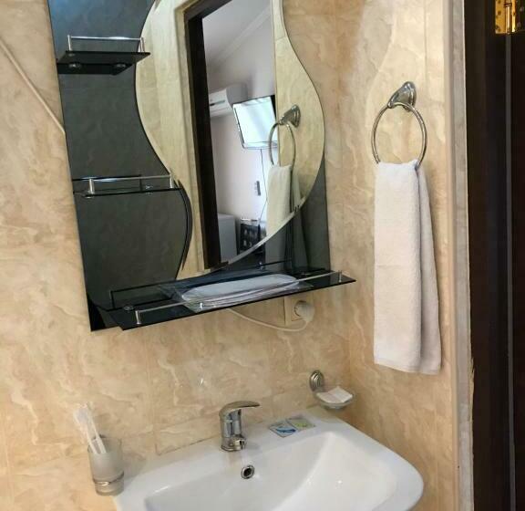 اتاق خانوادگی, Armenia Vansevan