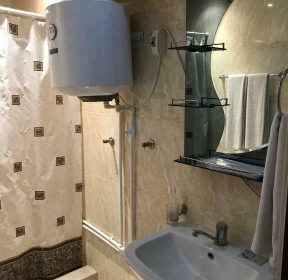 اتاق خانوادگی, Armenia Vansevan