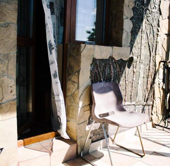 标准单人间, Filvarok