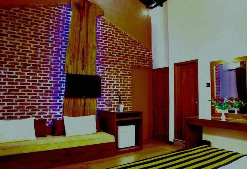 패밀리 룸, Roshara Nalla