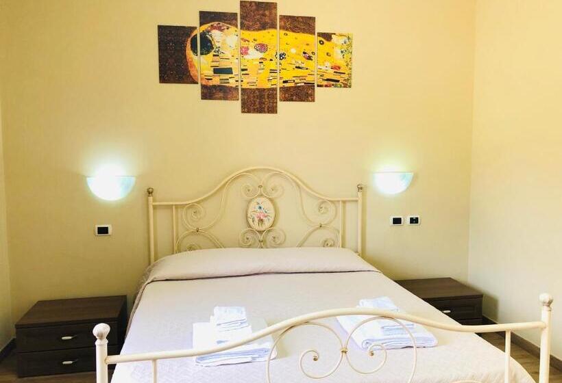 חדר סטנדרט לשלושה עם נוף לגינה, Villa Aurora