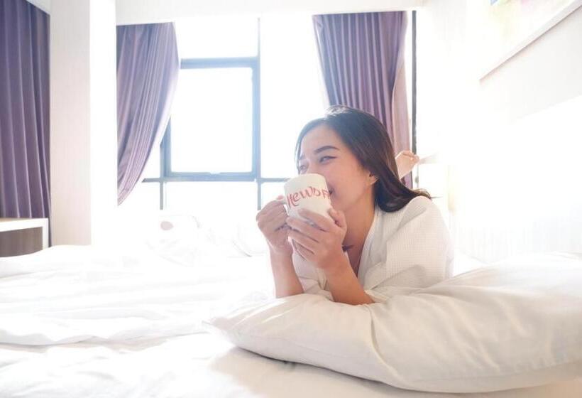 חדר סופריור, News Hotel Waru Sidoarjo