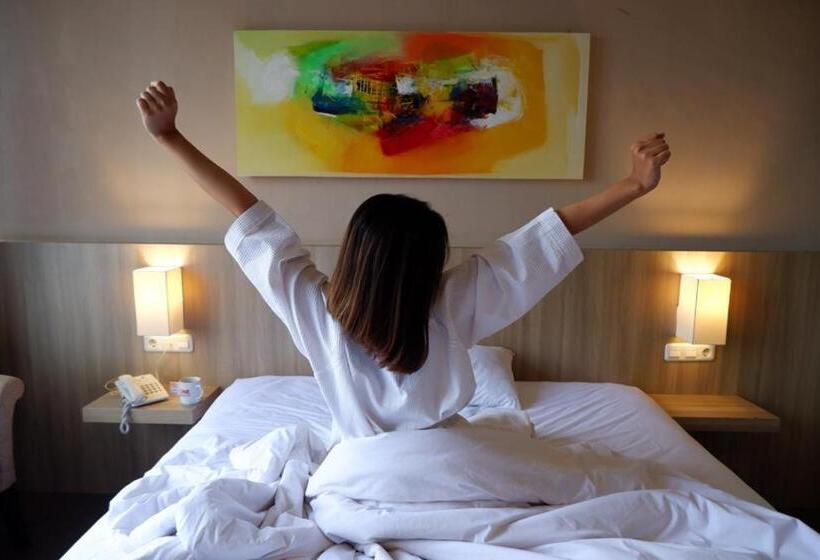 חדר סופריור, News Hotel Waru Sidoarjo