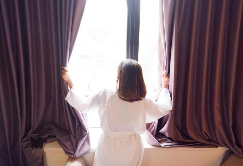 חדר סופריור, News Hotel Waru Sidoarjo