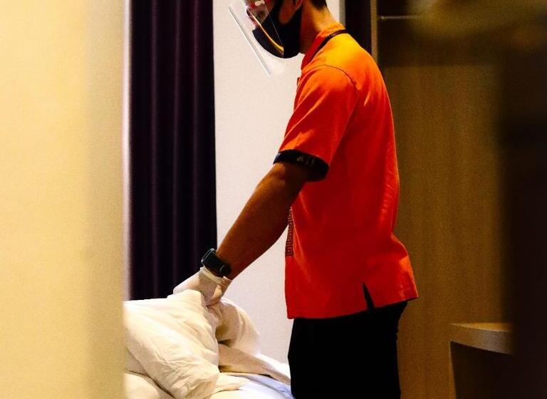 חדר סופריור, News Hotel Waru Sidoarjo