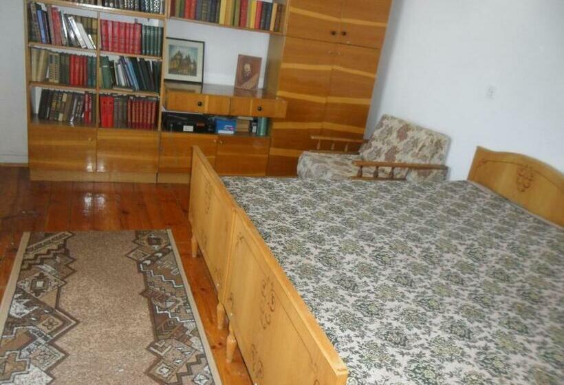 חדר משפחתי, Hostynna Sadyba