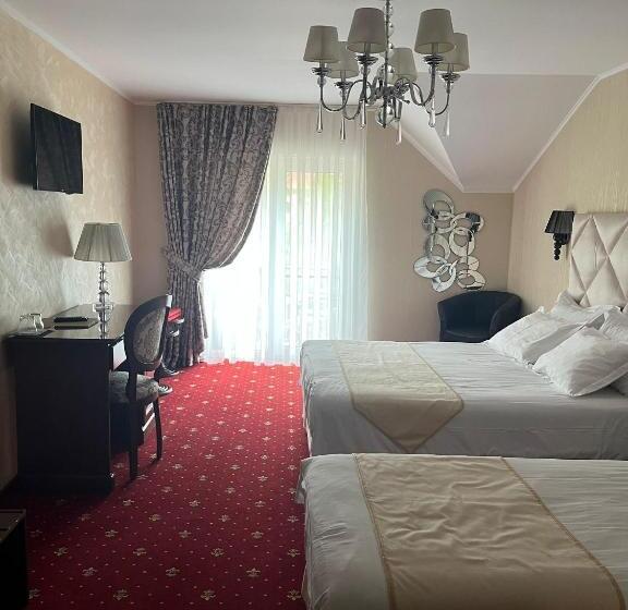 חדר סטנדרט לשלושה עם מרפסת, Pensiunea Perla Martiniei Nsd