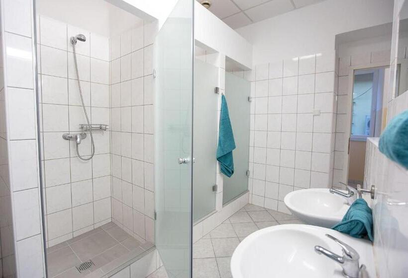 اتاق استاندارد یک نفره, Minidorms In Heart Of City Center