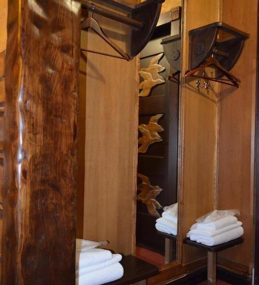 スタンダードルーム, Veles