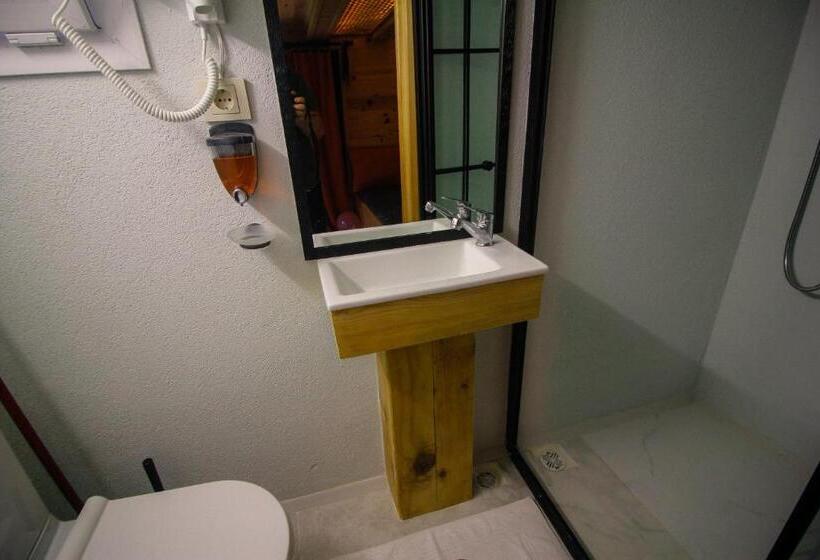 بانگلوی سوپریور, Efulim Apart