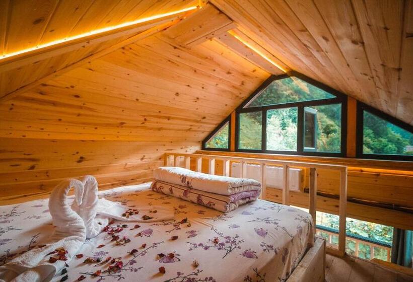 بانگلوی سوپریور, Efulim Apart