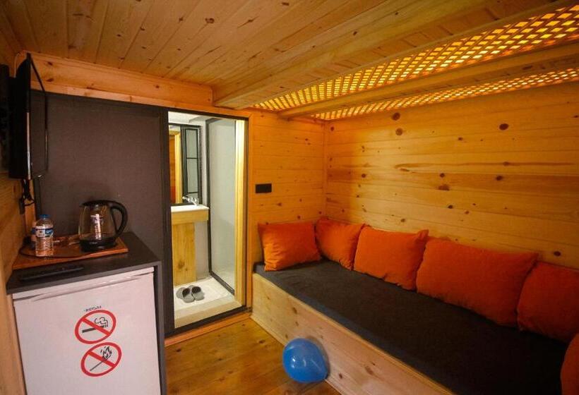 بانگلوی سوپریور, Efulim Apart