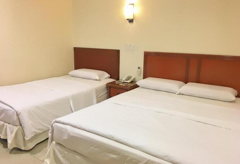 Трехместный Номер Deluxe, Harbour View Hotel Sekinchan