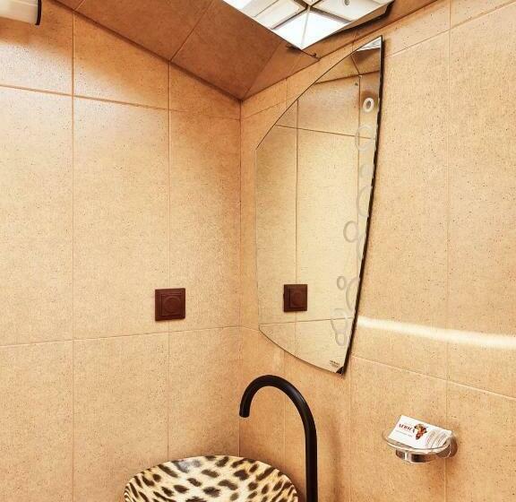 غرفة ديلوكس, Africa