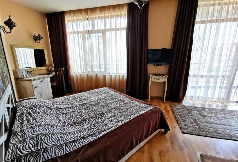 إستديو قياسى مزود بشرفة, Africa