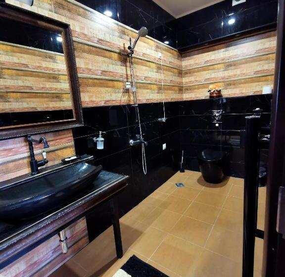 إستديو قياسى مزود بشرفة, Africa