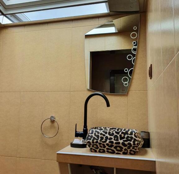 غرفة ديلوكس, Africa