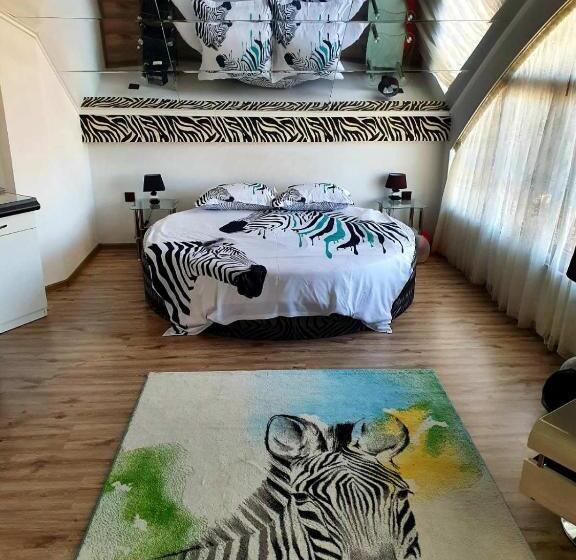 غرفة قياسية, Africa